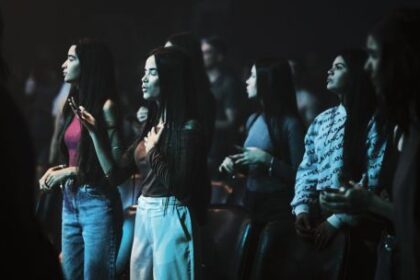 insta-savvy-churches-are-propelling-brazil’s-gen-z-to-the-right