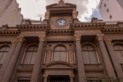 argentina-missed-early-window-to-sell-bonds,-investors-say