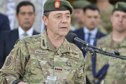 presti-visito-el-pentagono-para-negociar-la-compra-de-helicopteros-a-eeuu.-pero-no-hubo-promesas-de-ayuda-para-la-guerra-en-medio-oriente