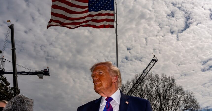 donald-trump-puso-una-estatua-de-cristobal-colon-en-la-casa-blanca:-lo-considera-un-“heroe”-en-su-cruzada-antiwoke