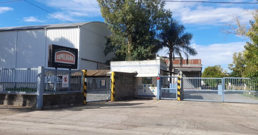 tras-desvincular-170-operarios,-lumilagro-defendio-el-modelo-de-milei-con-la-importacion-de-termos-desde-china