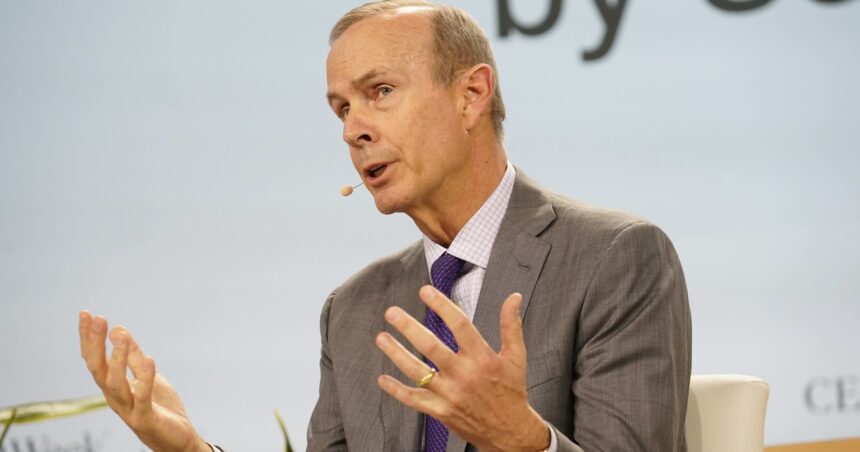 chevron-pone-a-argentina-en-el-centro-del-mapa-energetico-y-elogia-las-reformas-de-javier-milei