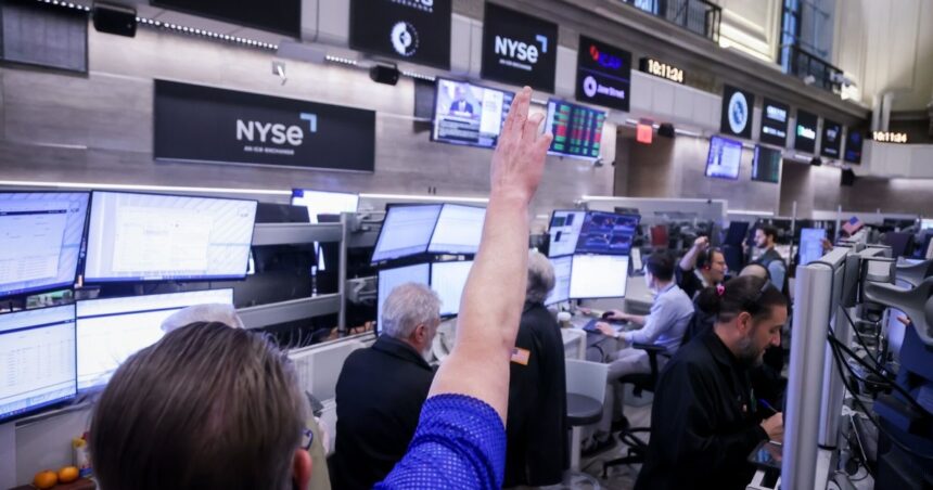 bonos-y-acciones-subieron-con-fuerza-y-el-riesgo-pais-bajo-a-600-puntos-tras-la-decision-de-trump-en-medio-oriente