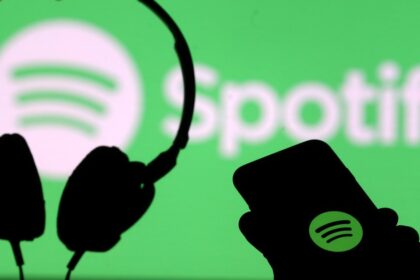 creo-musica-con-ia,-uso-bots-y-estafo-por-8-millones-de-dolares-a-spotify,-apple,-youtube-y-amazon