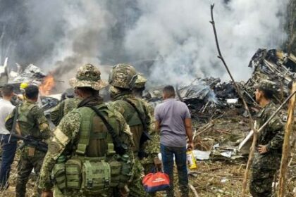 se-estrello-un-avion-hercules-de-la-fuerza-aerea-colombiana:-una-victima-fatal-y-al-menos-83-sobrevivientes