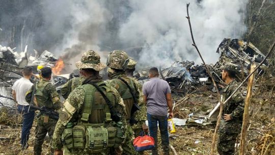 se-estrello-un-avion-hercules-de-la-fuerza-aerea-colombiana:-una-victima-fatal-y-al-menos-83-sobrevivientes