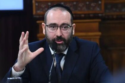 argentina’s-ambassador-to-israel-says-200-tourists-stranded,-100,000-residents-facing-missile-threat