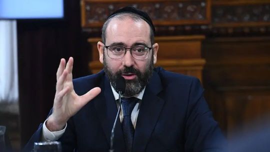 argentina’s-ambassador-to-israel-says-200-tourists-stranded,-100,000-residents-facing-missile-threat