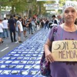 a-50-anos-del-golpe-de-1976,-la-argentina-enfrenta-otra-batalla:-que-el-paso-del-tiempo-no-borre-la-verdad