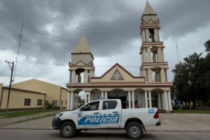 hallaron-a-un-bebe-recien-nacido-abandonado-en-la-puerta-de-una-parroquia-en-chaco