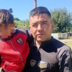 un-policia-rescato-a-un-nene-de-3-anos-de-ser-atropellado-por-un-tren