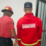 posadas:-ante-la-alerta-de-un-vecino,-policias-y-bomberos-rescataron-a-una-mujer-que-estaba-inconsciente-en-su-departamento