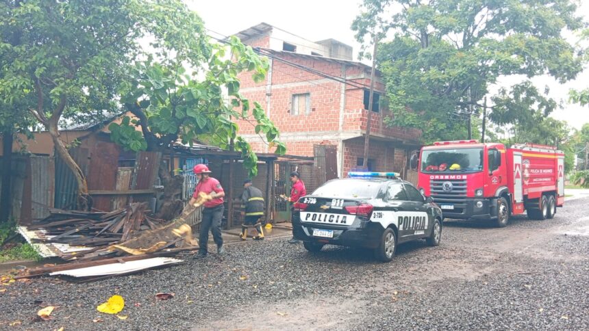 temporal-en-posadas:-se-inundo-una-vivienda-en-la-chacra-82-tras-el-desborde-de-drenajes