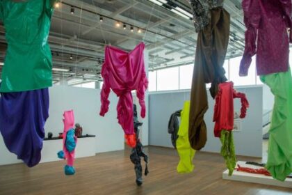 “hay-cuerpos”,-una-exposicion-que-resignifica-el-“hay-cadaveres”-de-perlongher-a-traves-de-la-mirada-de-cinco-artistas