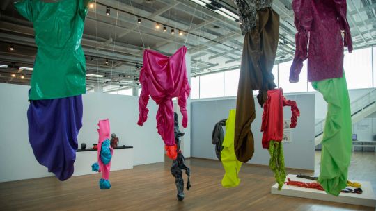 “hay-cuerpos”,-una-exposicion-que-resignifica-el-“hay-cadaveres”-de-perlongher-a-traves-de-la-mirada-de-cinco-artistas