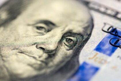 sin-bancos-por-el-feriado-largo,-como-comprar-dolares-este-lunes-23-de-marzo