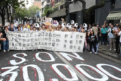 marcha-por-el-dia-de-la-memoria,-en-vivo:-actos-y-movilizaciones-por-los-50-anos-del-golpe-de-estado-este-24-de-marzo