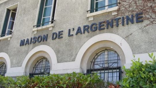 paris-campus-steps-in-after-argentine-residence-removes-dictatorship-plaque