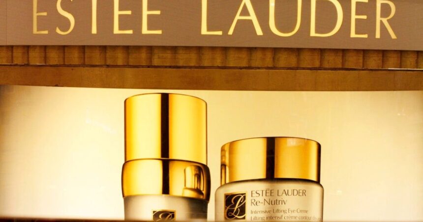 megafusion-en-cosmetica:-estee-lauder-va-por-la-duena-de-los-perfumes-carolina-herrera-y-rabanne