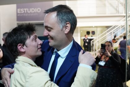 en-el-gobierno-ahora-dicen-que-esperan-a-que-se-defina-el-futuro-de-manuel-adorni-para-avanzar-con-los-cambios-en-la-side
