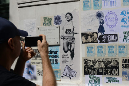 a-50-anos-del-golpe,-el-club-politico-argentino-reivindico-la-democracia-y-los-derechos-humanos