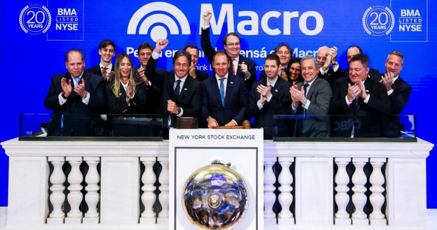 el-banco-macro-toco-la-campana-y-celebro-20-anos-de-cotizar-en-wall-street