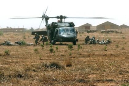 que-es-un-helicoptero-black-hawk:-como-funciona-y-por-que-es-clave-en-operaciones-militares