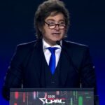 milei-minimizo-la-decision-de-nestor-kirchner-de-bajar-el-cuadro-de-videla:-“el-coraje-es-hacer-lo-correcto-cuando-aun-la-mayoria-este-en-contra”