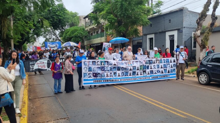 a-50-anos-del-golpe,-posadas-marcho-por-memoria,-verdad-y-justicia-con-un-recorrido-por-ex-centros-clandestinos