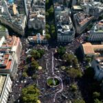 “nos-robaron-como-un-botin-de-guerra”:-una-multitud-colma-plaza-de-mayo-a-50-anos-del-golpe