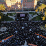 una-multitud-lleno-la-plaza-de-mayo-a-50-anos-del-golpe:-duras-criticas-al-gobierno-en-el-acto-central