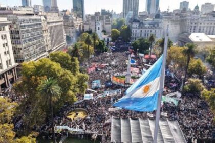 galeria-de-fotos:-multitudinaria-marcha-por-el-dia-de-la-memoria,-la-verdad-y-la-justicia
