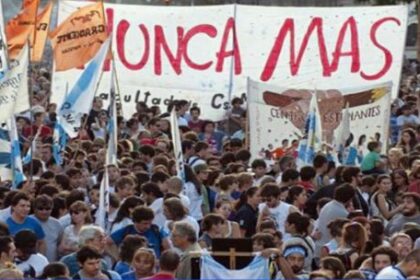 marchas-en-todo-el-pais-por-el-24-de-marzo:-plazas-colmadas-y-movilizaciones-masivas-en-distintas-ciudades