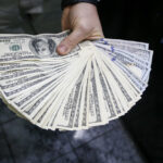 dolar-hoy-y-dolar-blue,-en-vivo:-a-cuanto-cotiza-el-oficial-y-cual-es-el-precio-del-paralelo-este-miercoles-25-de-marzo,-minuto-a-minuto