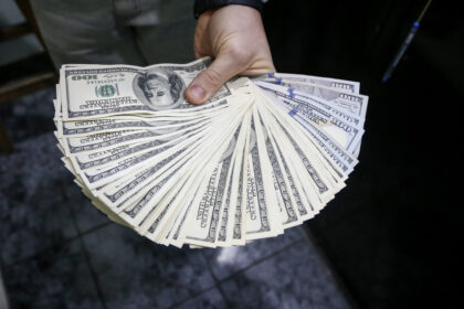 dolar-hoy-y-dolar-blue,-en-vivo:-a-cuanto-cotiza-el-oficial-y-cual-es-el-precio-del-paralelo-este-miercoles-25-de-marzo,-minuto-a-minuto