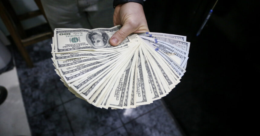 dolar-hoy-y-dolar-blue,-en-vivo:-a-cuanto-cotiza-el-oficial-y-cual-es-el-precio-del-paralelo-este-miercoles-25-de-marzo,-minuto-a-minuto