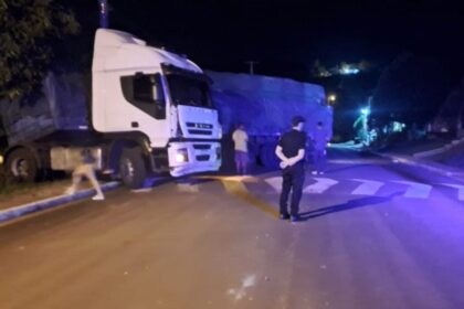madrugada-con-dos-siniestros-viales-de-camiones-en-rutas-misioneras:-solo-danos-materiales