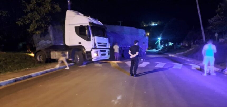 madrugada-con-dos-siniestros-viales-de-camiones-en-rutas-misioneras:-solo-danos-materiales