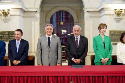 le-piden-a-llaryora-que-no-se-siente-junto-a-los-ministros-del-tsj-en-el-acto-de-apertura-judicial