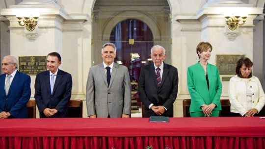 le-piden-a-llaryora-que-no-se-siente-junto-a-los-ministros-del-tsj-en-el-acto-de-apertura-judicial