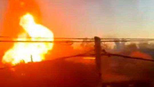 feroz-incendio-en-un-deposito:-garrafas-como-misiles,-explosiones-y-heridos