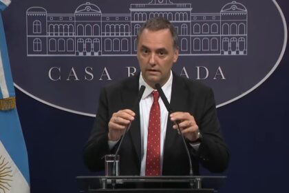 “resistire”,-el-verdadero-mensaje-que-quiso-transmitir-manuel-adorni