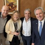 “gran-equipo,-contra-todo”,-en-senal-de-apoyo,-cinco-ministros-acompanaron-a-manuel-adorni-en-su-conferencia-de-prensa