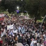 masiva-marcha-en-resistencia-por-el-24-de-marzo:-fuerte-mensaje-politico-a-50-anos-del-golpe