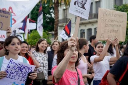 la-rioja-marcho-a-50-anos-del-golpe-y-reafirmo-el-“nunca-mas”-en-defensa-de-la-memoria-y-la-democracia