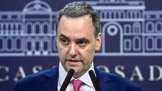 ‘nothing-to-hide’-–-cabinet-chief-manuel-adorni-pushes-back-on-questions-over-wealth,-assets