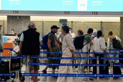 en-febrero-viajaron-1,6-millones-de-argentinos-al-exterior,-menos-que-hace-un-ano,-pero-se-volvio-a-agrandar-el-deficit-turistico