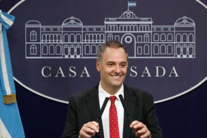 manuel-adorni-announces-new-bills-in-first-press-conference-since-scandals