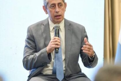 crisis-en-el-gobierno-de-corrientes:-renuncio-el-ministro-de-hacienda-tras-el-escandalo-por-los-descuentos-docentes