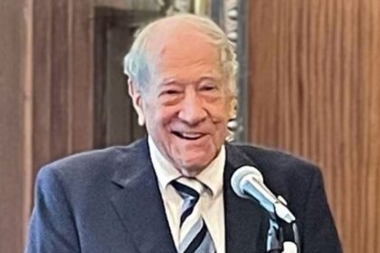 beca-robert-cox-2026-para-el-posgrado-en-periodismo-de-investigacion